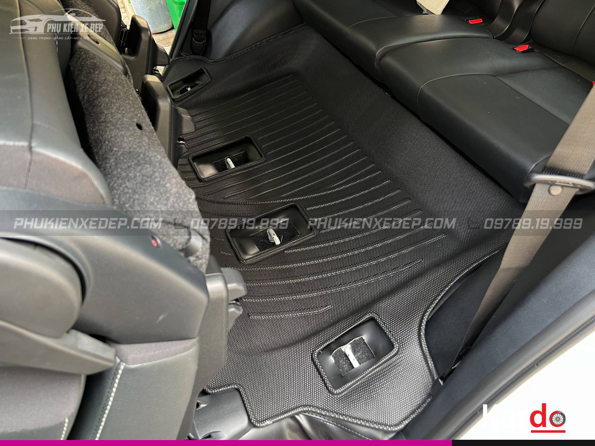 Thảm Lót Sàn Ô Tô Kardo Toyota Innova 2017 - Nay - Đồ chơi xe hơi, phụ kiện ô tô, trang trí xe hơi - góc nhìn 2